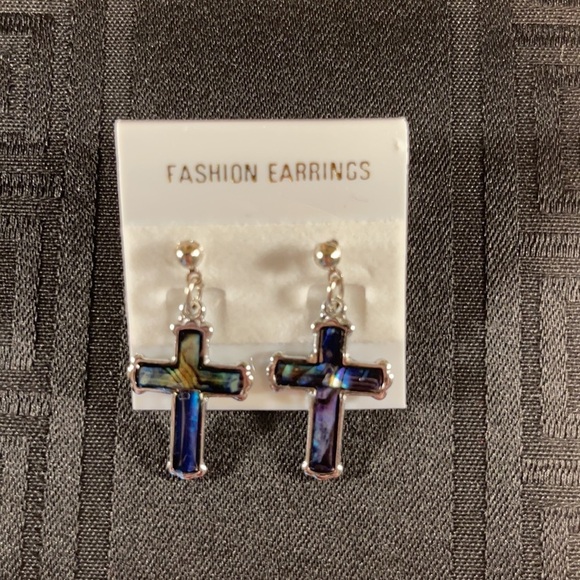 👋 3/$15 Cross Natural Shell 1” stud earrings NWT 🌈🟦 - Picture 7 of 7